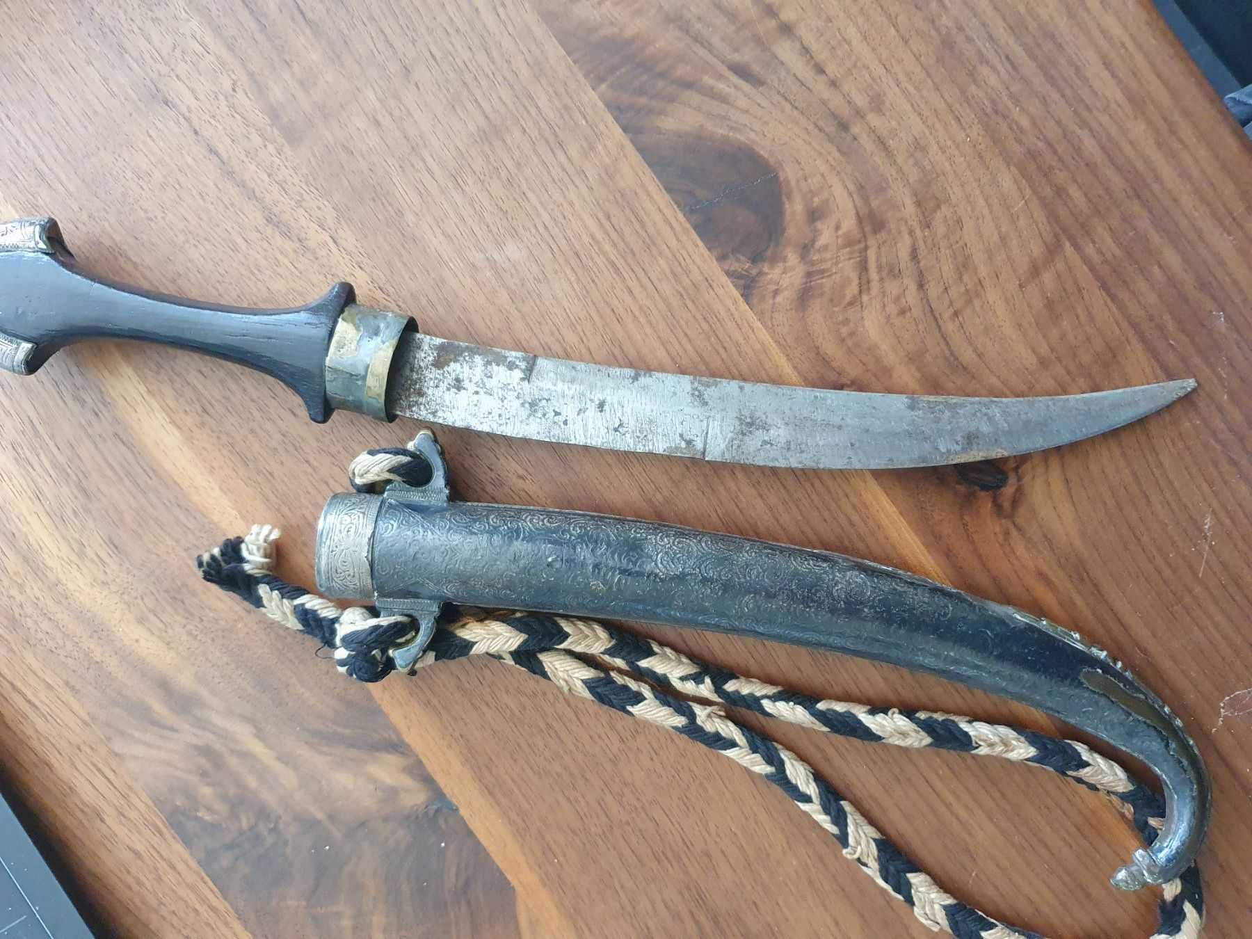 Posate: Antiker Krummdolch Khanjar mit Scheide – Usato da Basel venduto da M2 2