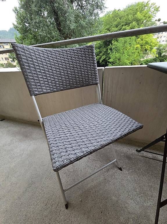 Set di tavolo e panche: Balkontisch mit 2 Stühlen  – Usato da Zürich venduto da Le1 1
