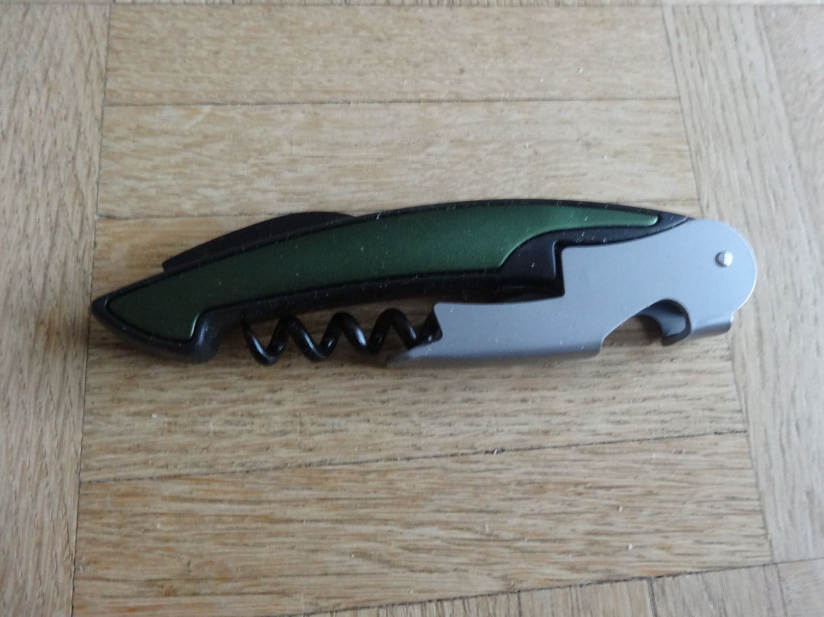 Taschenmesser: Couteau vert  12 CM environ fermé Décapsuleur Tire-bouchons – Gebraucht aus Romanel-sur-Lausanne von Swift13 5