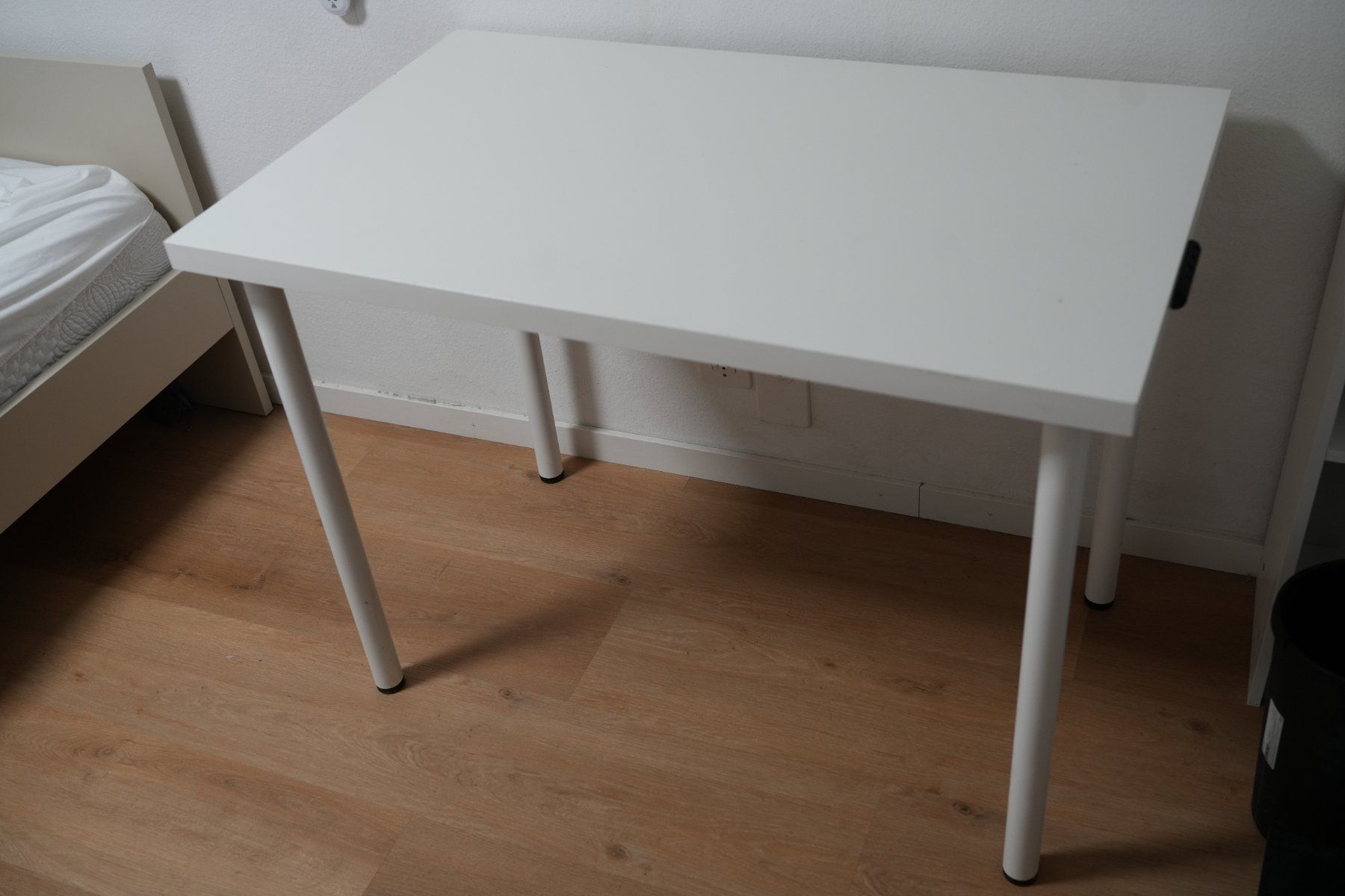 Ikea Tische: IKEA Table White – Gebraucht aus Neuchâtel von yan_lq56