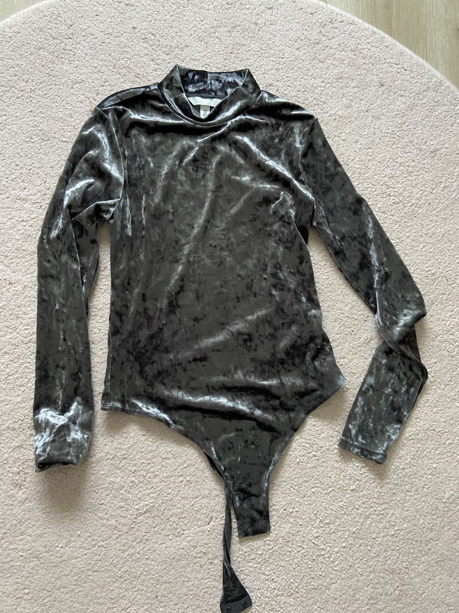 H&M T-shirt: Samtig Body langarm H&M Gr. S – Nuovo (secondo la descrizione) da Thun venduto da Mare_Pia