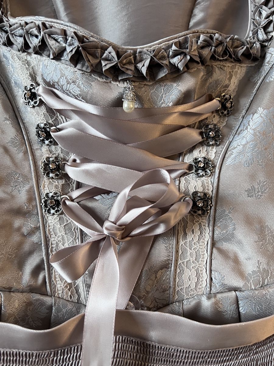 Vestiti: Dirndl Gr. 40 – Usato da Brütten venduto da arbaras 2