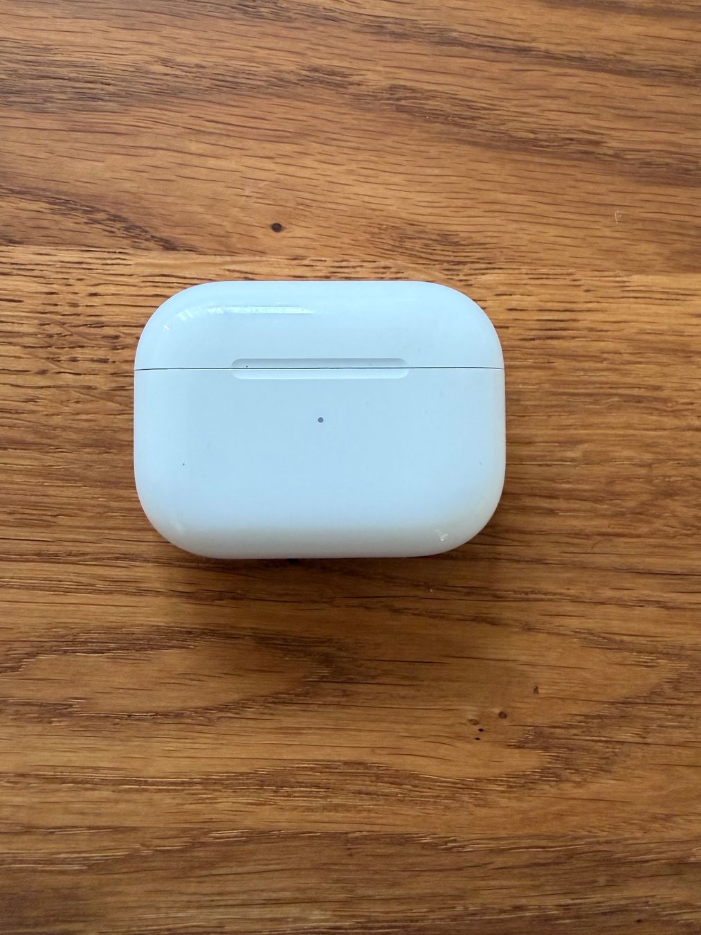 Apple Cuffie: Apple AirPods Pro 1 charging case (A2084) – Usato da Bern venduto da ch89898989