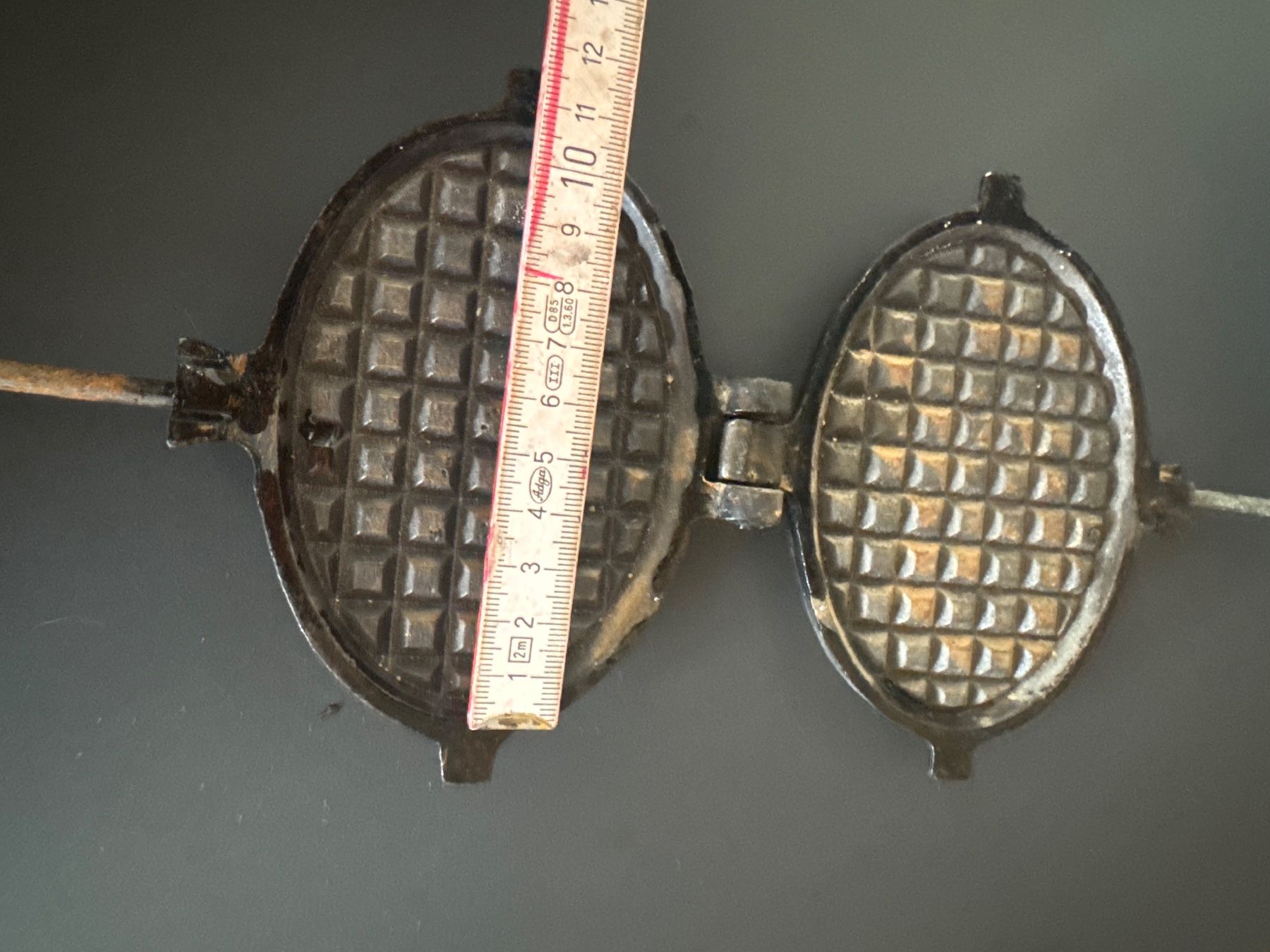 Backformen: Gaufrier ancien en fonte – Gebraucht aus Lajoux JU von Briard0 2