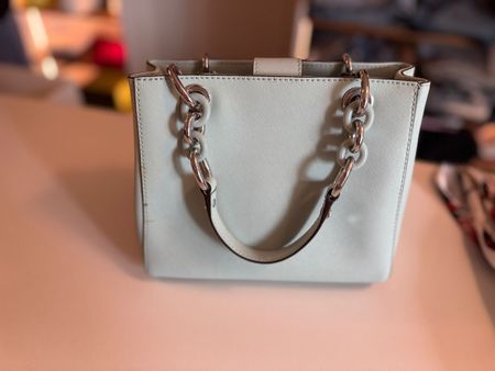 Michael Kors Handtasche mintgrün mit Staubbeutel und Riemen