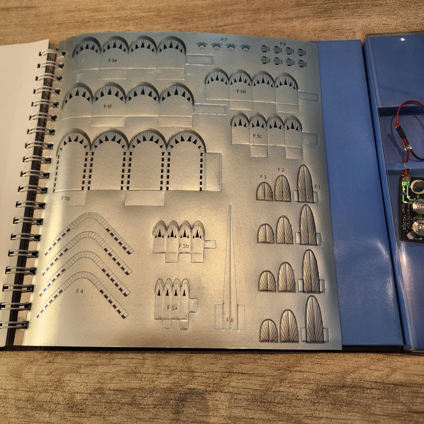 Caterham Kit di costruzioni: Master Builder Skyscrapers Architektur-Baukasten mit LED – Usato da Altendorf venduto da Zeitkapsel 3
