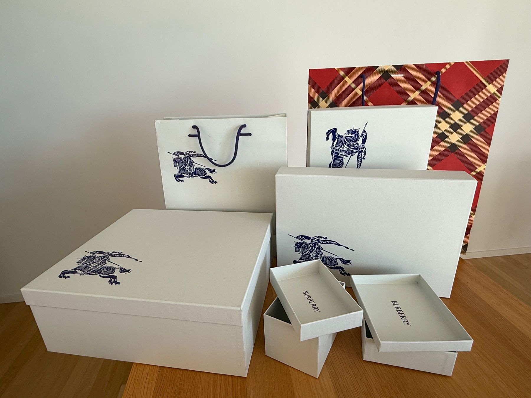 Burberry Altro in Decorazioni & Accessori: Original Burberry Geschenkboxen Set – Usato da Basel venduto da Rouge. 4