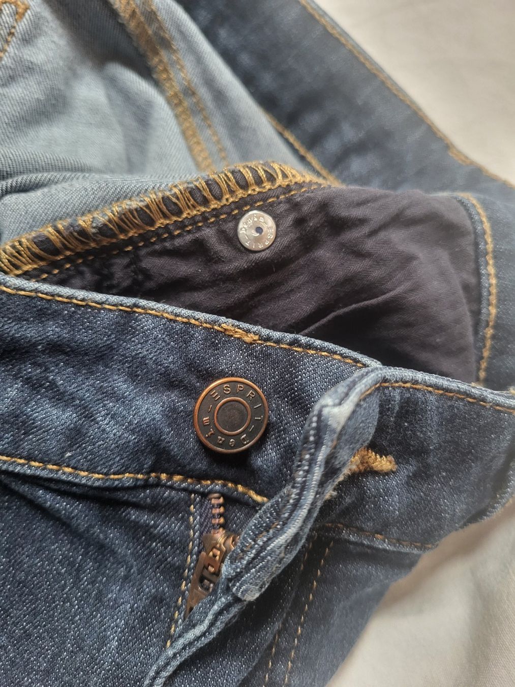 Esprit Jeans: Damen Jeans Esprit Denim – D'occasion à Zweisimmen par Adorable 5