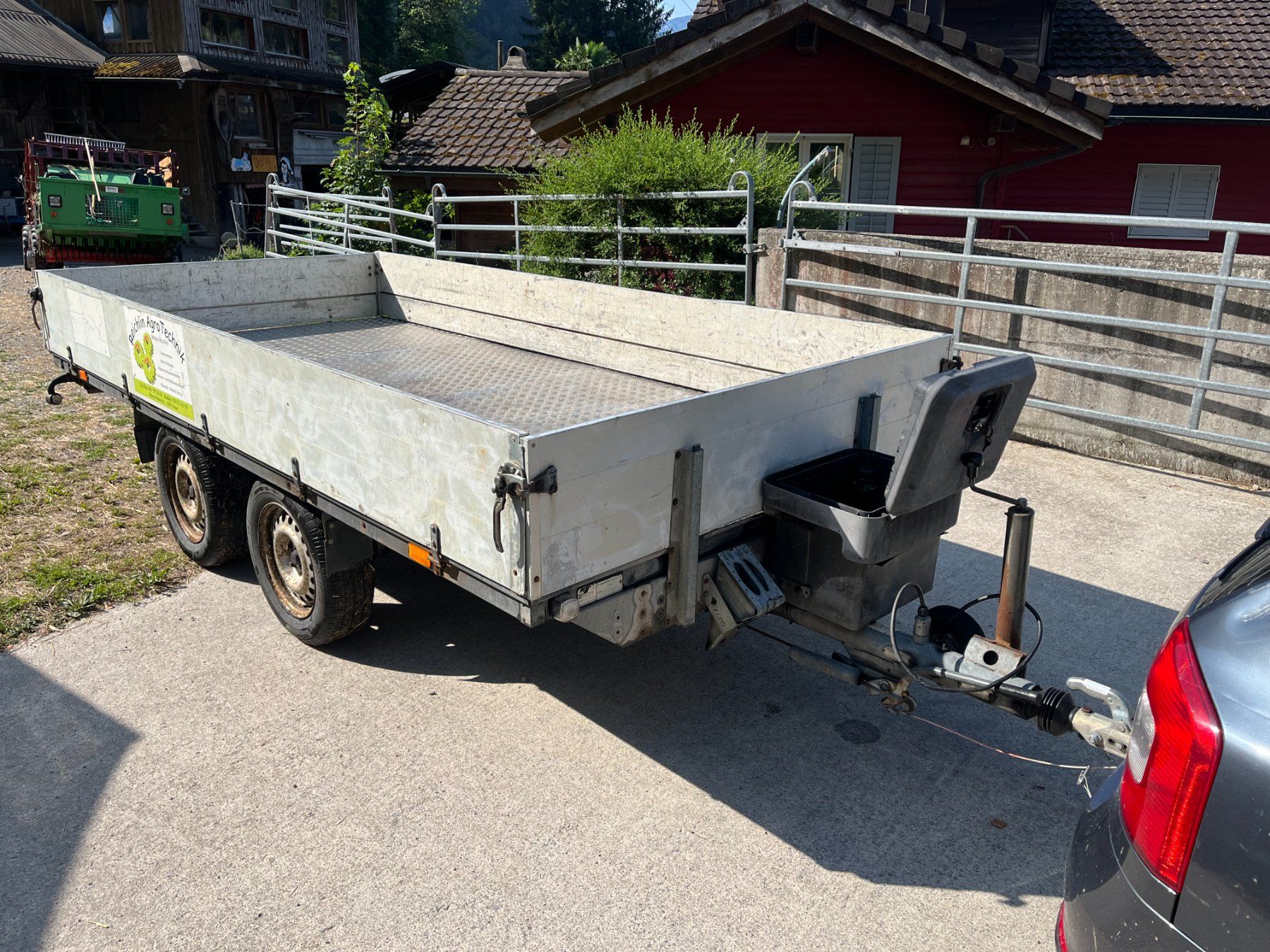 Heinemann Remorques: Sachentransportsnhänger – Défectueux à Vitznau par Pir_8bmv 1