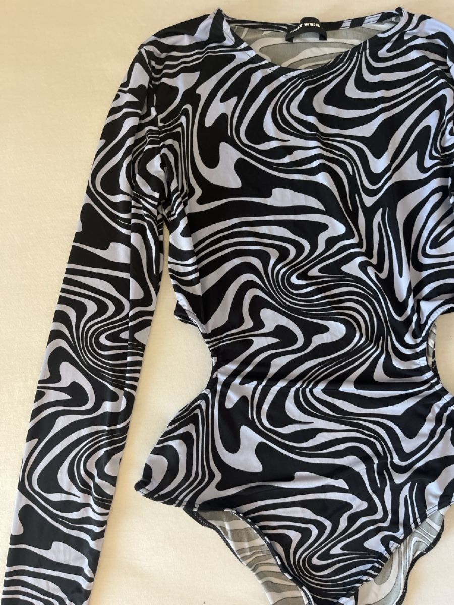 Tally Weijl Top: Body mit Muster, Grösse S mit Seitenausschnitte – Nuovo (secondo la descrizione) da Zofingen venduto da Annika.15 1