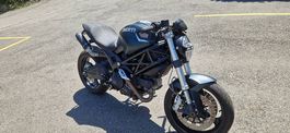 Ducati Monster 696 