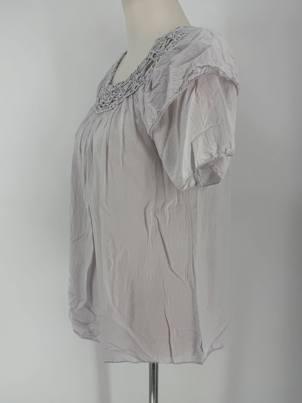 Chemisiers: Bluse/ Shirt Gr. M mit Häkeldetails – D'occasion à Auenstein par moin. 1