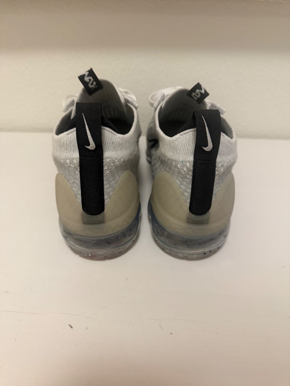 Nike Scarpe da uomo: Nike Vapormax 2021FK Eu 42 – Nuovo e nell'imballaggio originale da Luzern venduto da blumentopf783 2