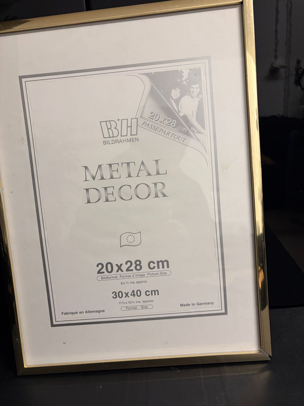 Cornici: Hartplastikrahmen Goldfarben mit Glas – Usato da Muri b. Bern venduto da Salobre 1