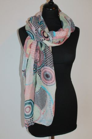 Foulard ressemble à Desigual