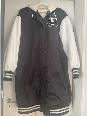 GUESS Lange College Jacke, Gr. M
