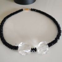 Halskette mit schwarzen Spinellen und großen Diamantsteinen