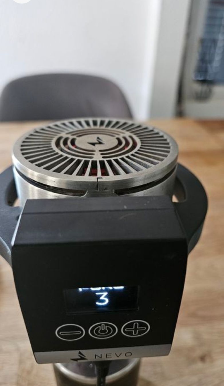 Narguilés: NEVO PURE E-HMD – D'occasion à Biel/Bienne par TuescherS 4