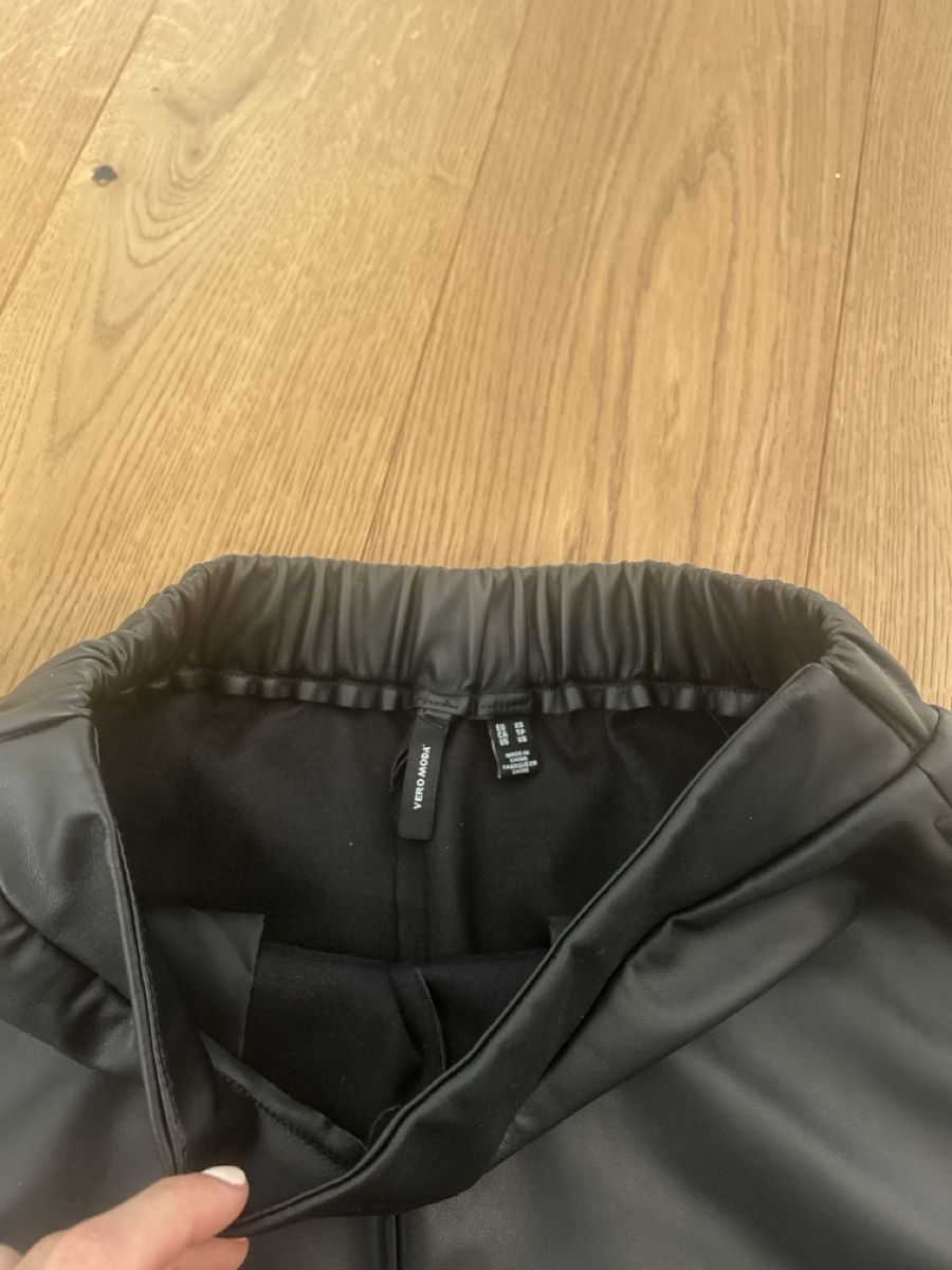 Vero Moda Gonne: Ledershorts Vero Moda NEU Gr.XS – Nuovo (secondo la descrizione) da Fraubrunnen venduto da alne777 1