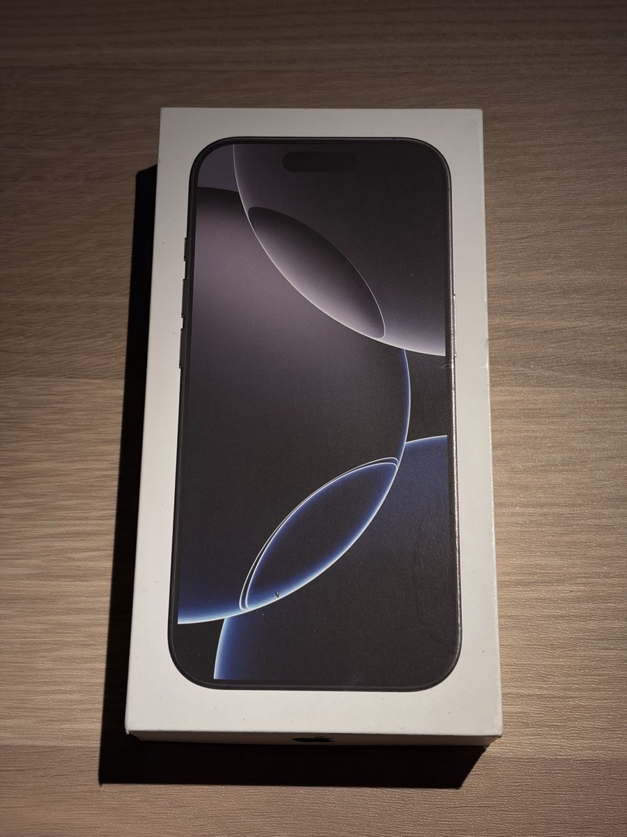 Autres décorations & accessoires: iPhone 16 Pro Black Titanium Box – Neuf (Voir description) à Winterthur par korrupcioner