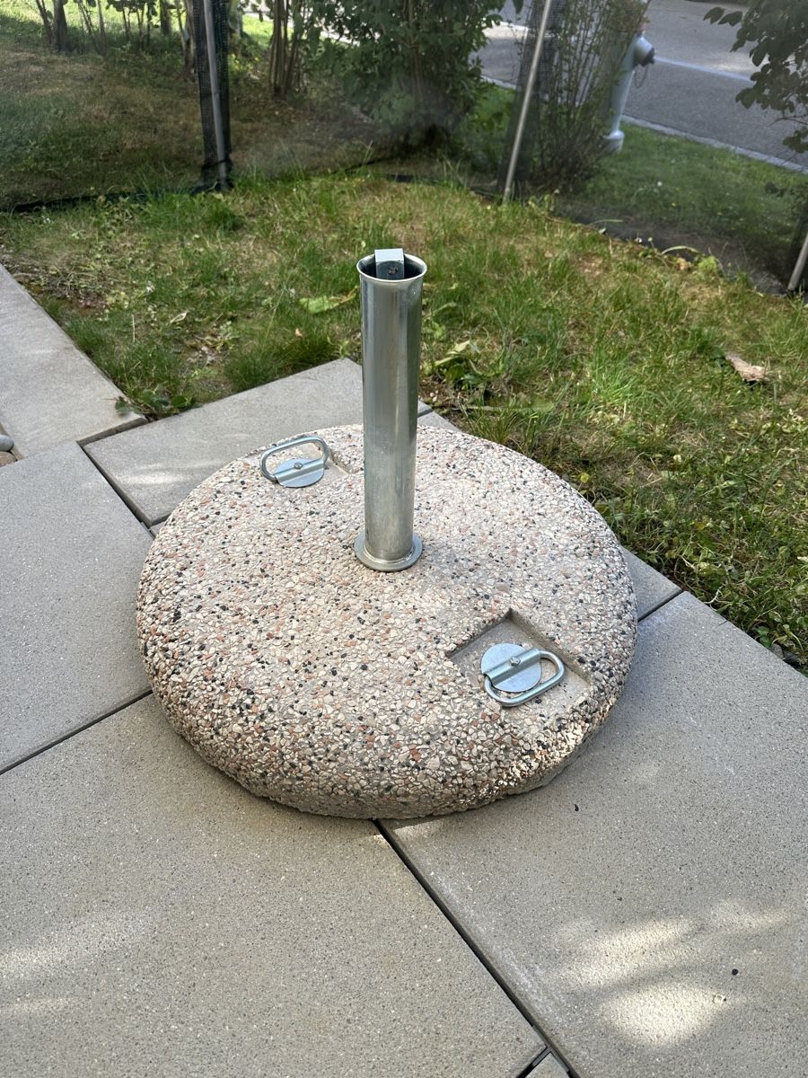 Altro: Schirmständer Betonsockel 55kg – Usato da Döttingen venduto da jea_2ryf 1