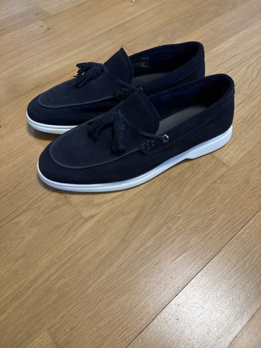 Hugo Boss Herrenschuhe: BOSS Wildleder Loafers – Gebraucht aus Oberdorf BL von monkeygoesape