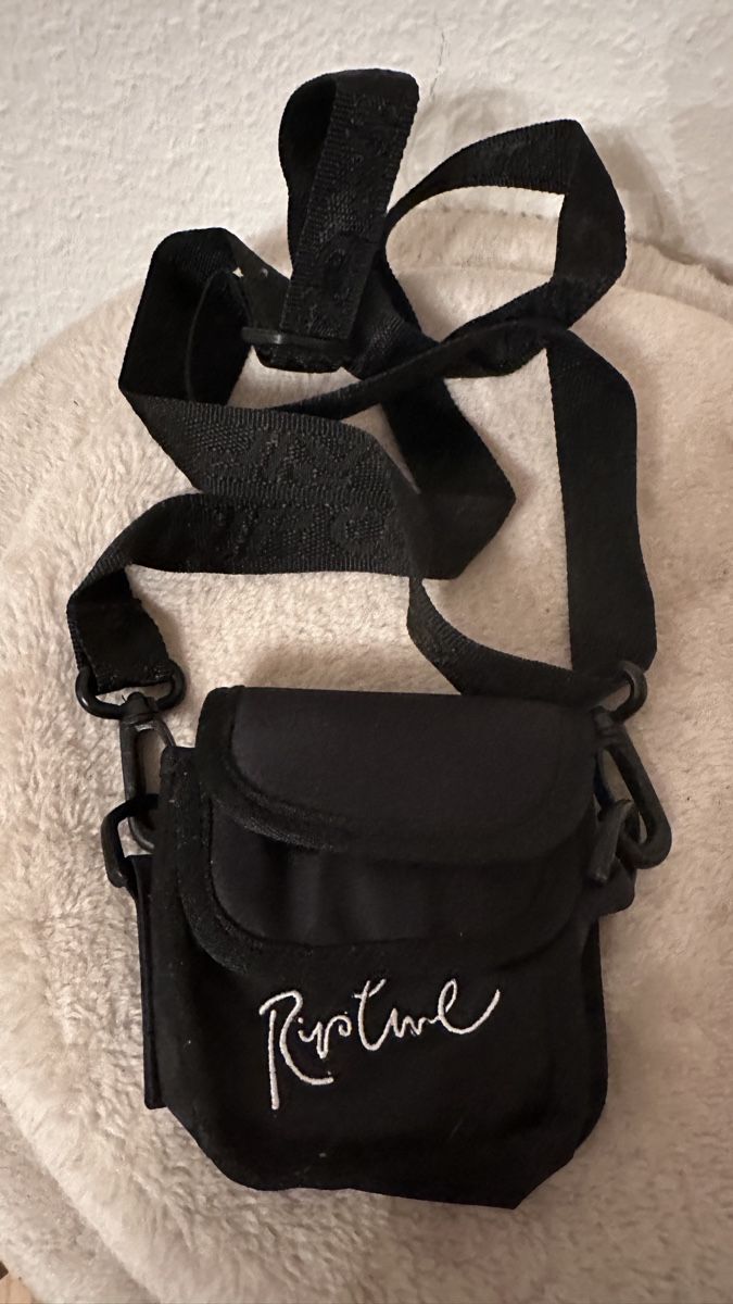 Rip Curl Taschen für Damen: Rip Curl mini Umhängetasche Schwarz – Neu (gemäss Beschreibung) aus Zürich von Rammis