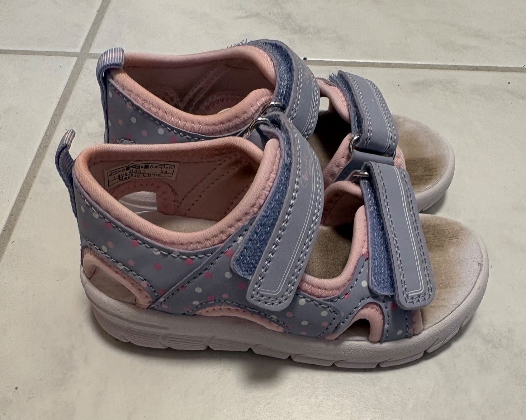 Chaussures filles: Sandalen Grösse 24 – D'occasion à Wangen ZH par pink28