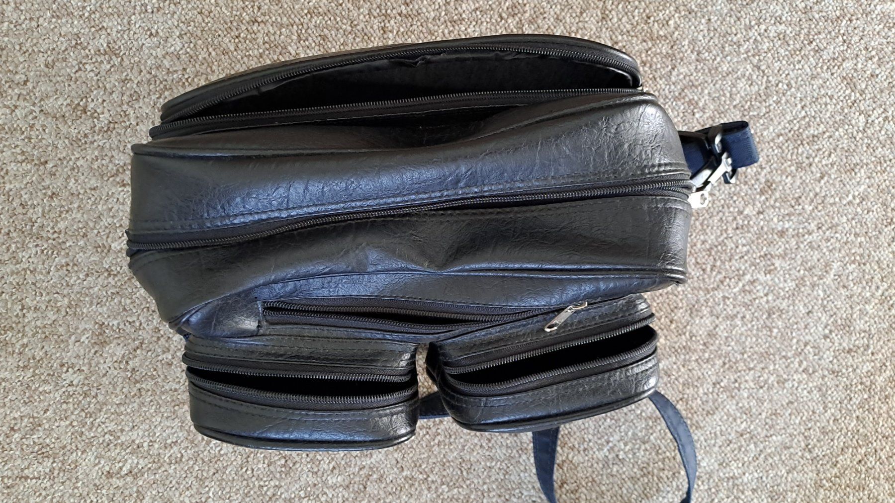 Borse: Tasche schwarz Leder – Usato da Speicherschwendi venduto da allowed-crime 1