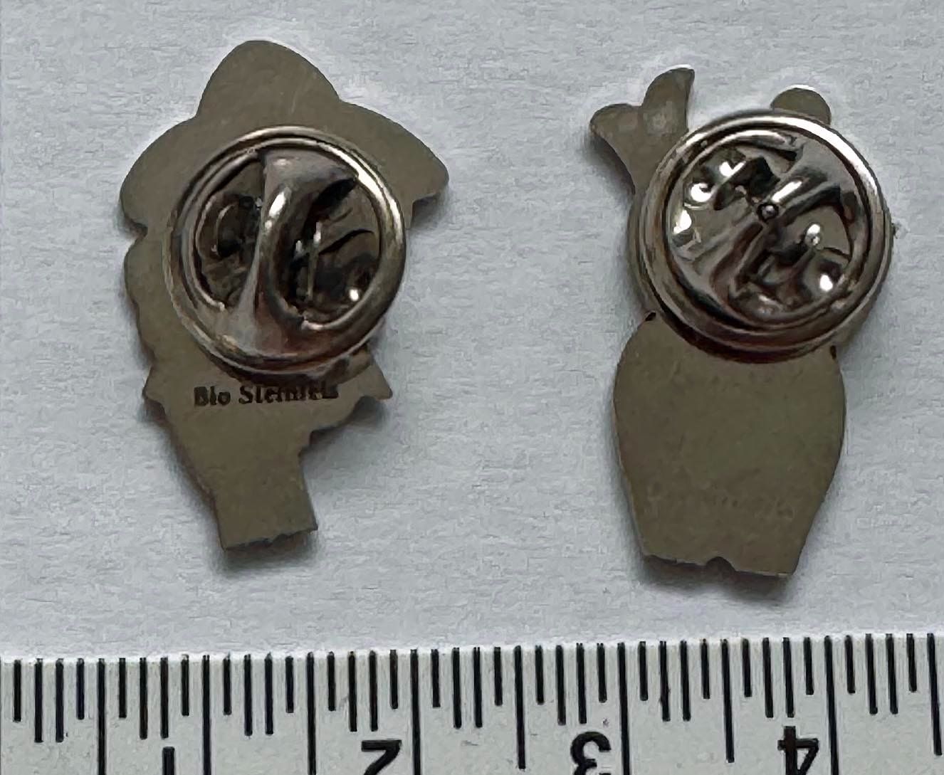 Maga Placchette & Badge: 2 Pin - Bio Maga von Steinfels – Usato da Zürich venduto da Policepatch 1