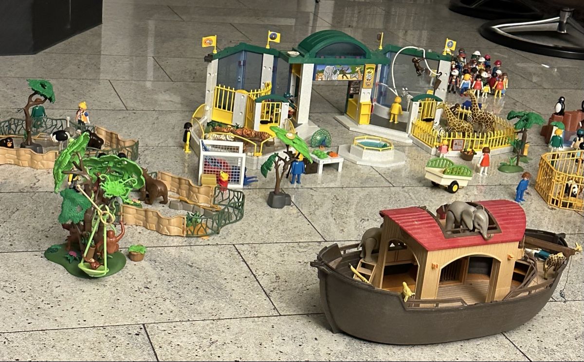 Playmobil Spielzeuge: Grosser Playmobil Zoo mit Arche Noah, Figuren und Zubehör! – Gebraucht aus Gisikon von sabee2