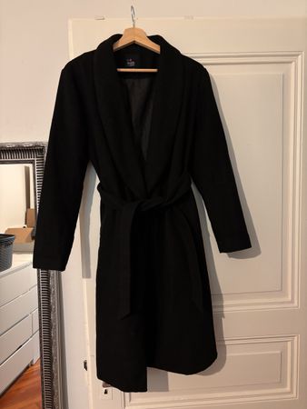 Schwarzer Mantel mit Gürtel S/M