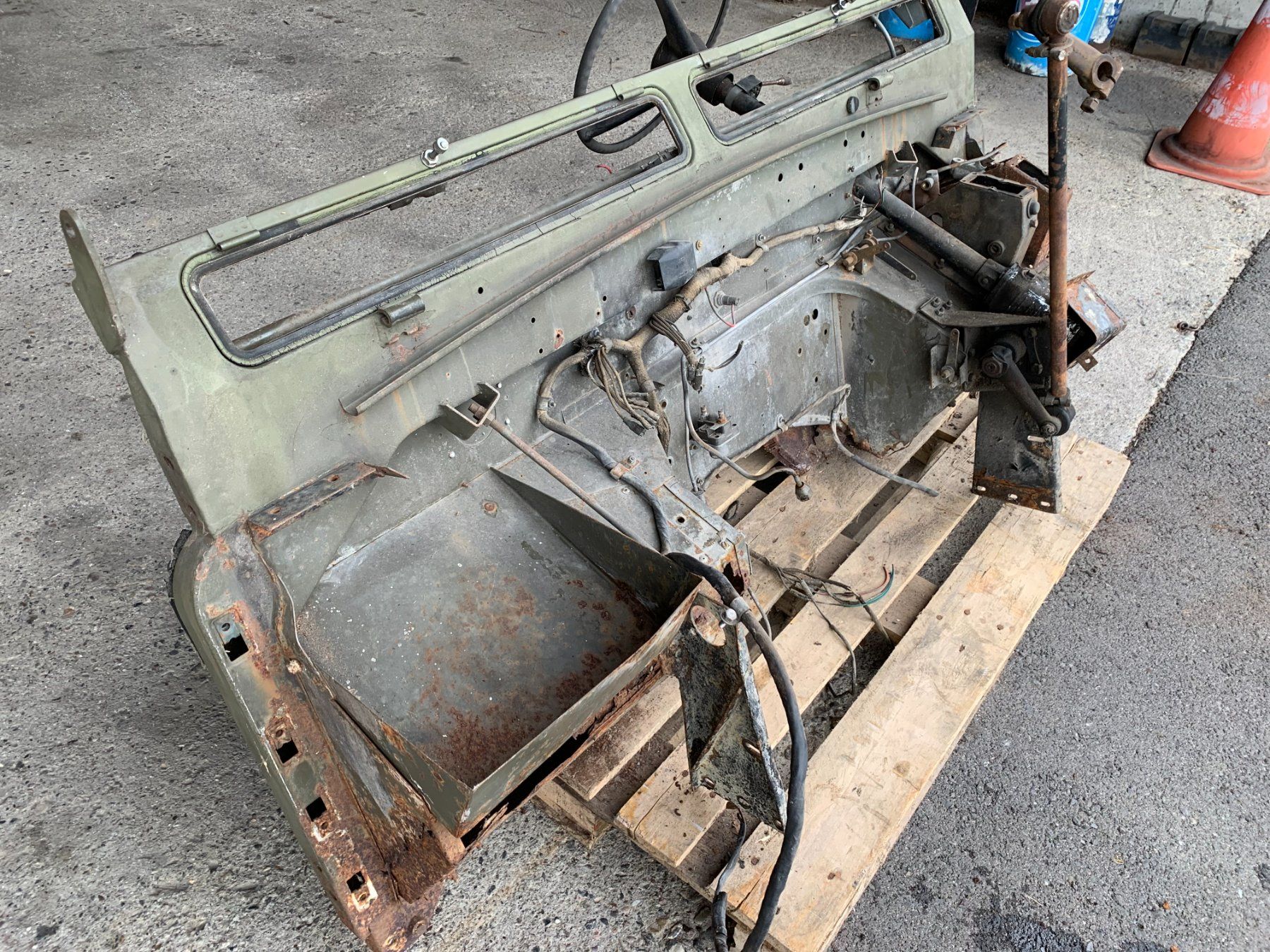 Land Rover Alle Autoersatzteile: Land Rover Serie 2a Spritzschutzwand / Bulkhead – Gebraucht aus Oberägeri von  3