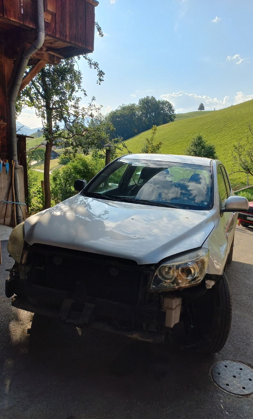 Toyota Autos: Toyota RAV 4 Ersatzteilespender – Défectueux à Buchen BE par Reberparts 3