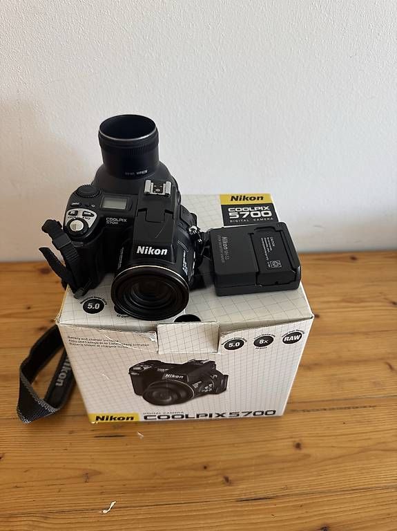 Fotocamera: Nikon  – Usato da Herrliberg venduto da Andreiarodrigues 2