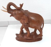 Elefant aus Holz - Eléphant en bois