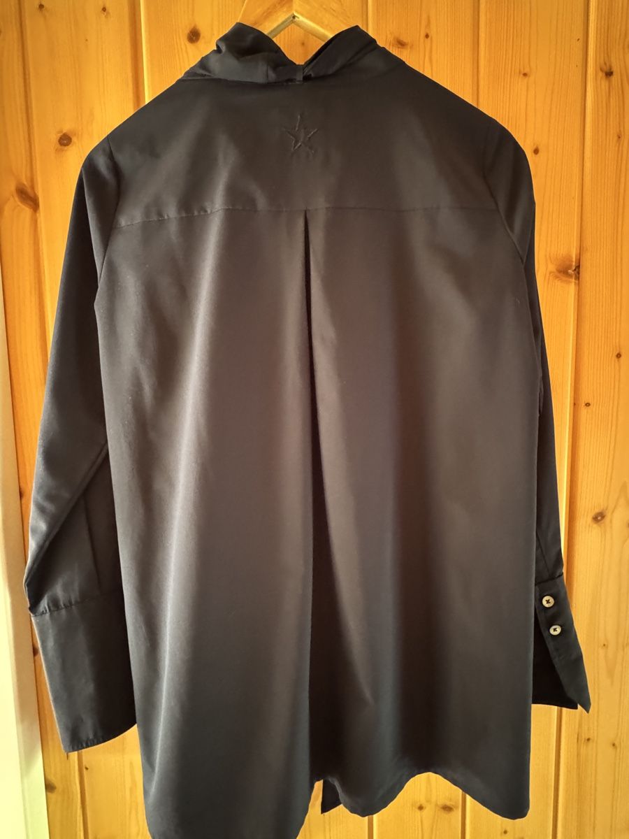 Lieblingsstück Blusen: Edle Bluse von Lieblingsstück in dunkelblau – Neu (gemäss Beschreibung) aus Oberegg von bro_r9z6 2