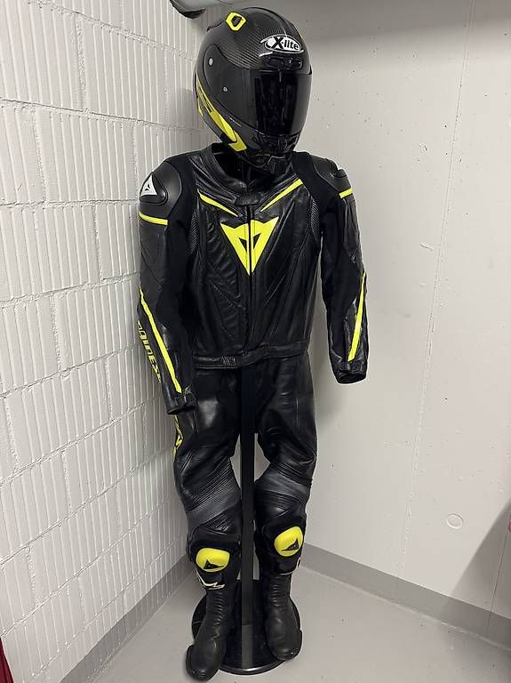 Completi: Dainese Lederkombi Einzelanfertigung – Usato da Aadorf venduto da zel_zy5c 2