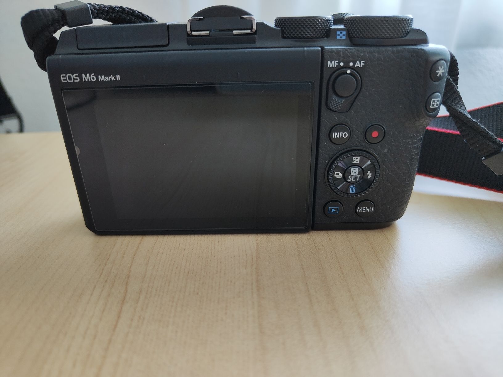 Canon Fotocamera: Canon EOS M6 Mark II Body + Mount Adapter EF-EOS M – Usato da Muhen venduto da der_vpb8 1