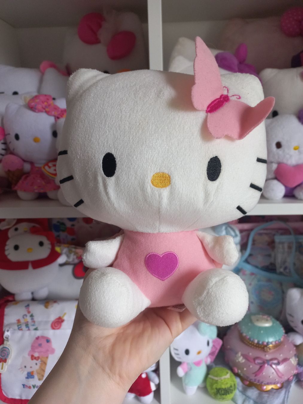 Hello Kitty Jouets: Hello Kitty Plüschtier - Sanrio – D'occasion à Wangen b. Olten par SecondStory4u