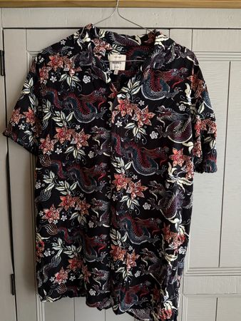 Hemd Redefined REBEL schwarz Grösse L Blumen-Drachen-Muster