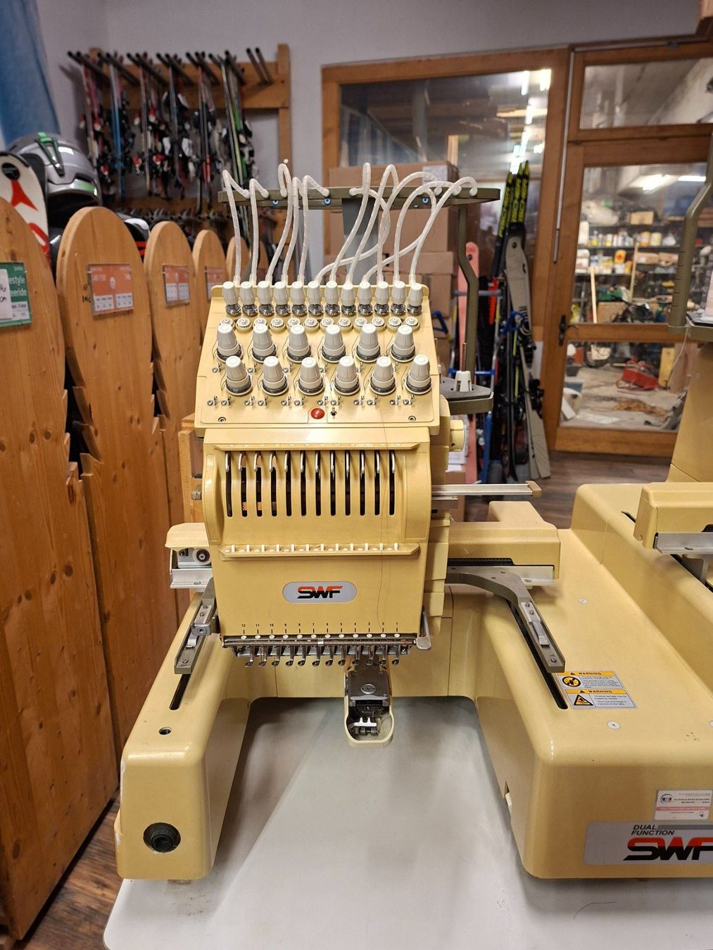 Macchine da cucire: Machine a broder SWF T 120 20 – Usato da Haute-Nendaz venduto da mar_xp2r 1