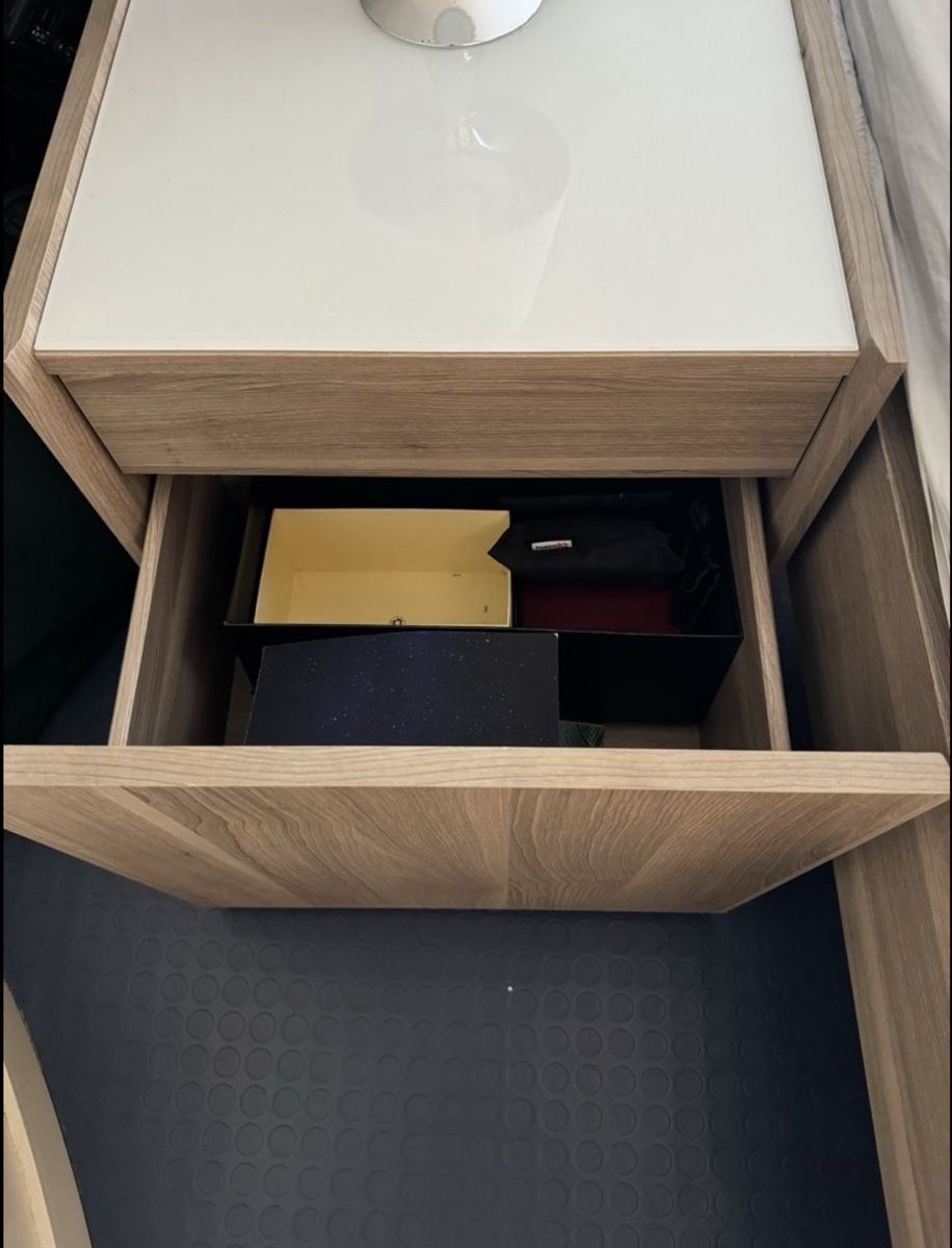 Tables de nuit: 2 Nachttische aus Holz – D'occasion à Zürich par dav_2p5x 2