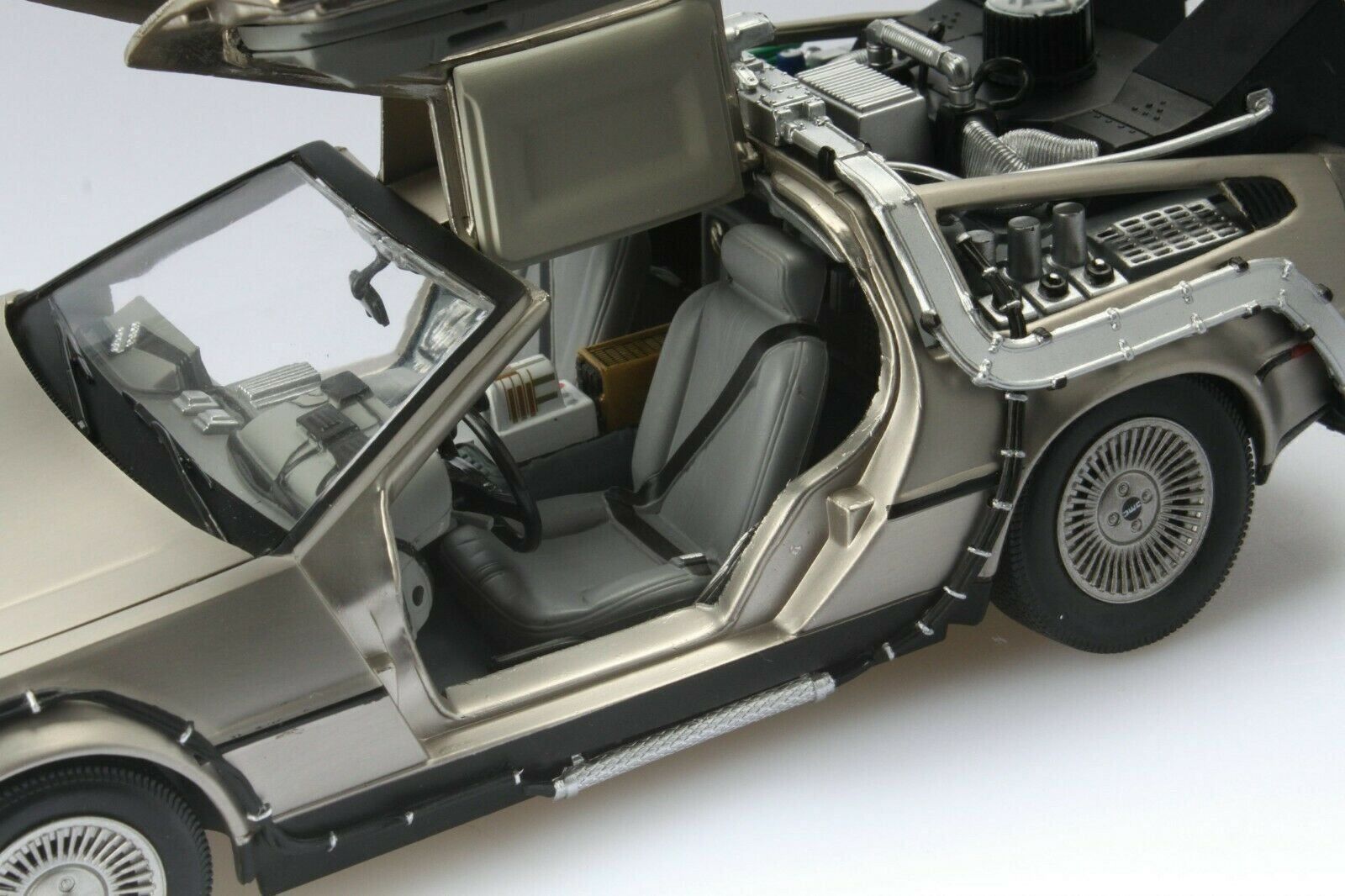 Delorean Modellini d'auto: DE LOREAN BACK TO FUTURE 1  1:18 SUNSTAR – Nuovo e nell'imballaggio originale da Suhr venduto da Moebelsiralfred 3