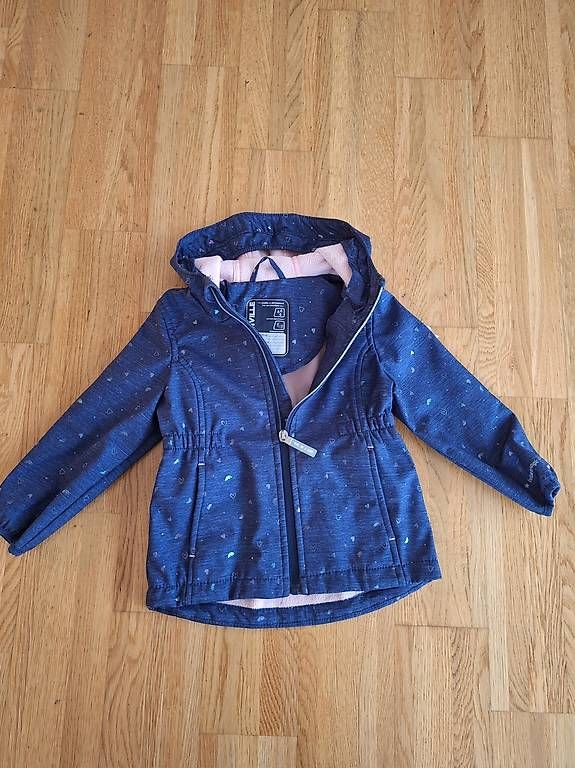 Vestes & Manteaux: Mädchensoftshelljacke Grösde 98 (eher klein geschnitten) – D'occasion à Dinhard par smallnicki