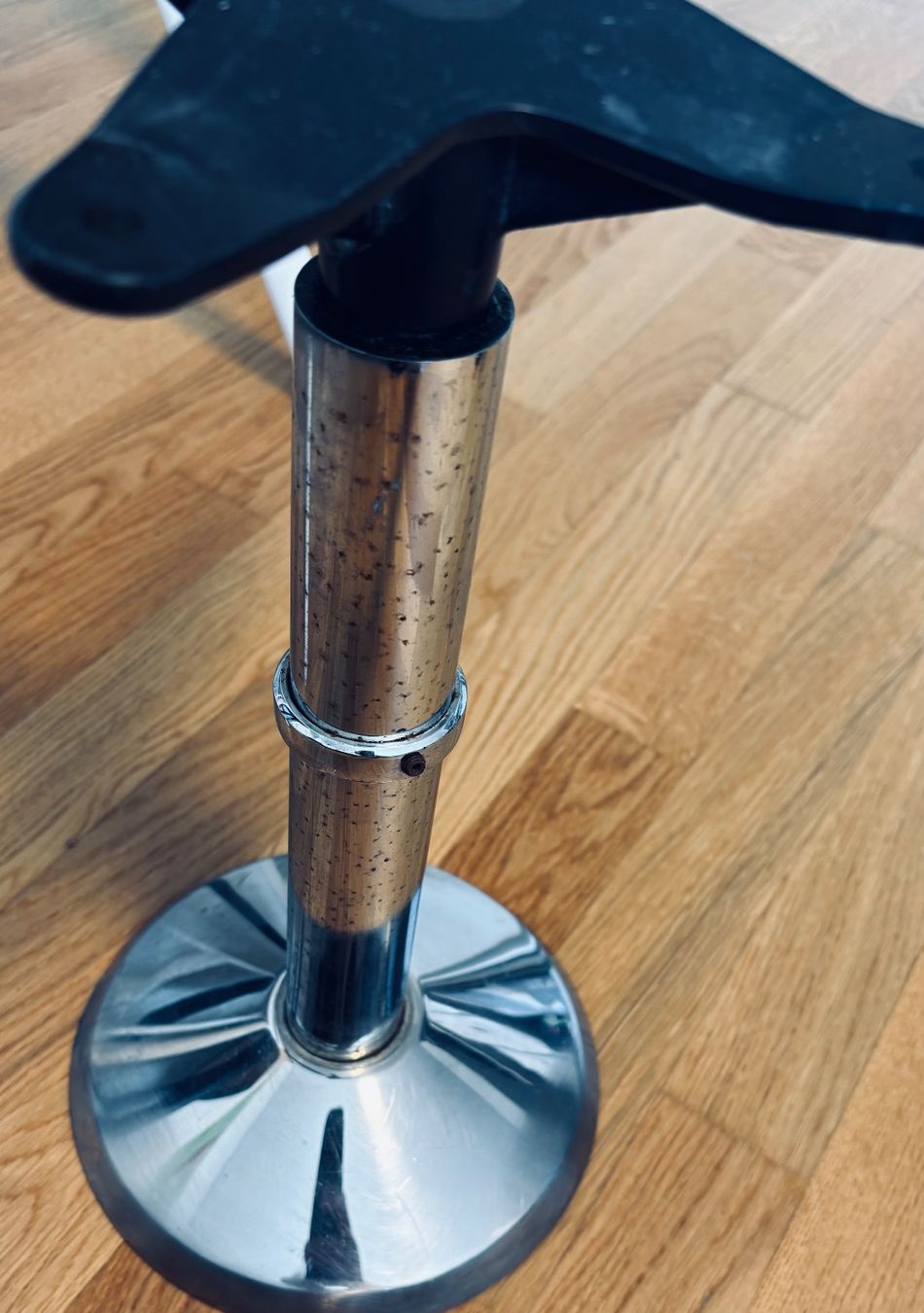 Eames Sessel: Eames Floor-Mount Pedestal Untergestell (ganz selten) – Gebraucht aus Sissach von swxx5 7