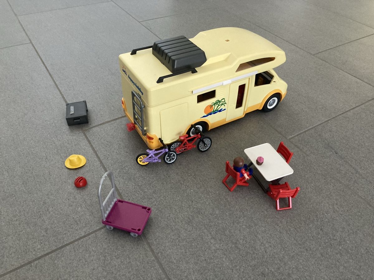 Playmobil Giocattoli: Playmobil Wohnmobil mit Extras – Usato da Wynigen venduto da Mandale