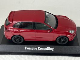 PORSCHE Cayanne GTS dunkelrot Consulting Minichamps 1:43