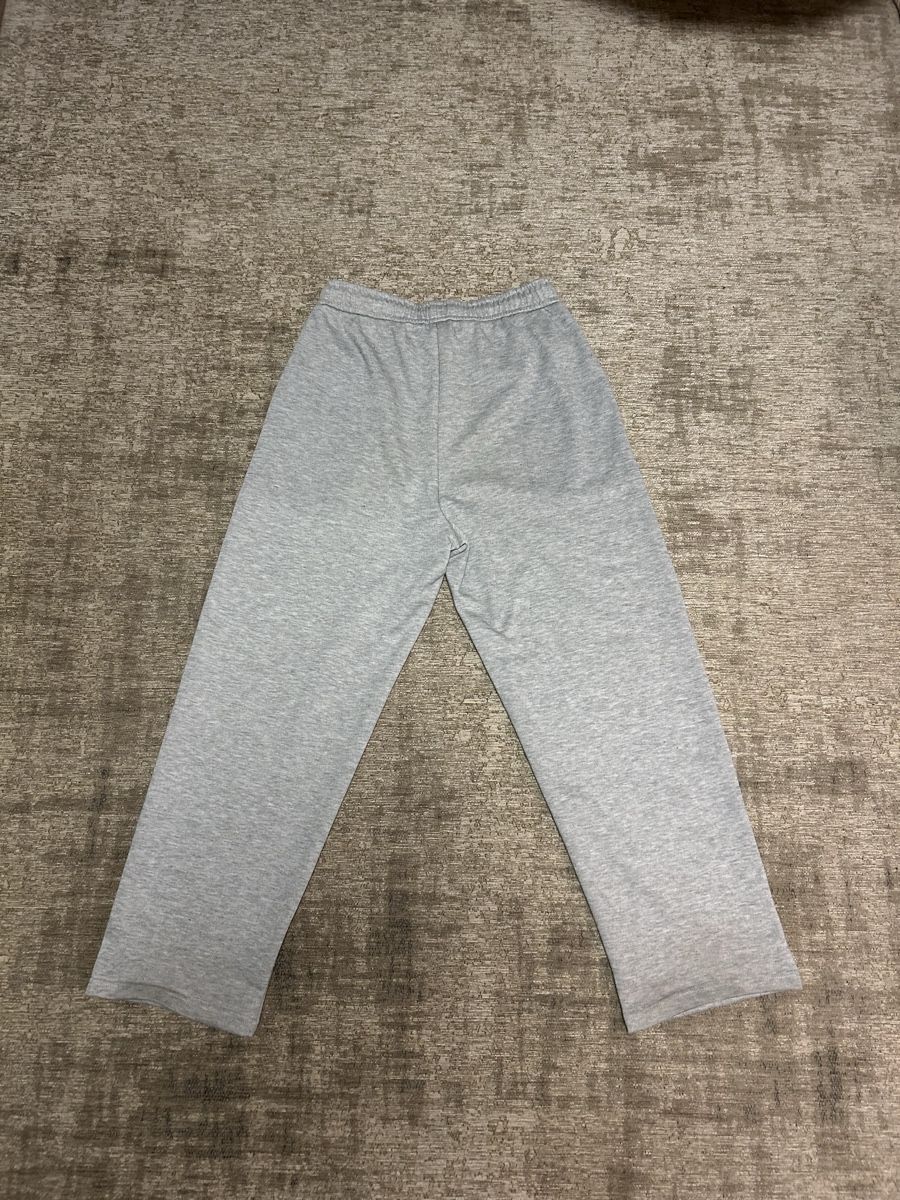 Pantaloni: Pantalon de jogging gris clair, taille S – Nuovo (secondo la descrizione) da St-George venduto da elena27 1