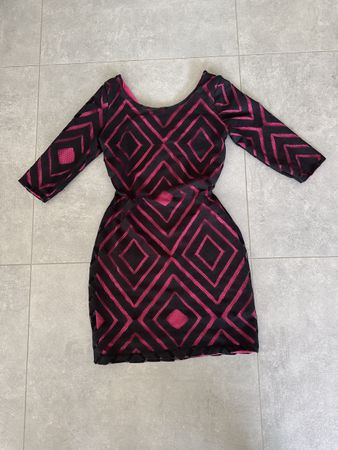 Schwarzes Kleid mit pinkem Muster, Grösse 36, Top!